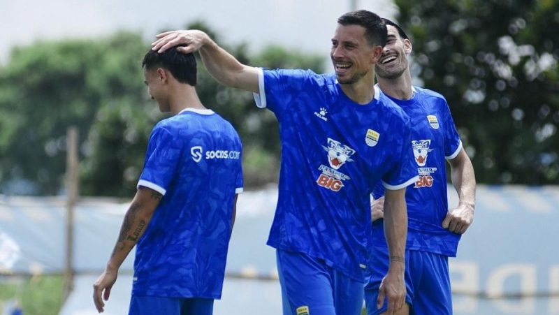latihan-perdana-thom-haye-dan-eliano-reijnders